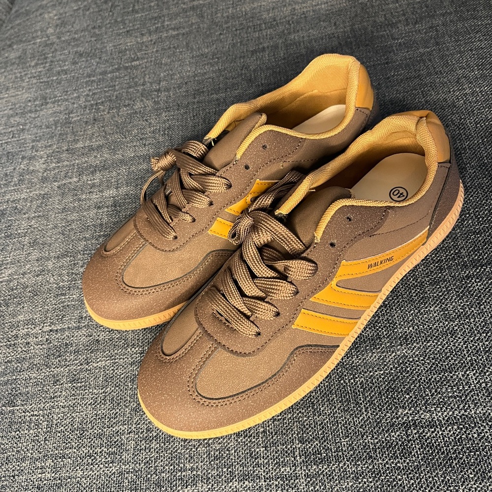 DROP ☄️ NWOT Brown and Tan Walking Tennia Shoes